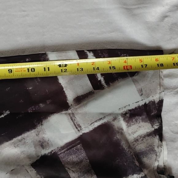 Semi-Sheer Flowy Blouse - Picture 6 of 8